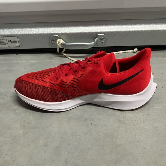 Nike Men's Air Zoom Winflo 6 Running Shoe - Picture 6 of 8